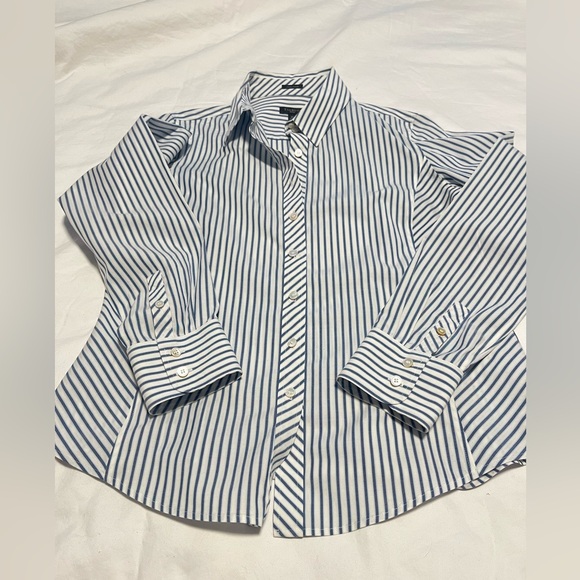 Women’s TALBOTS PETITE WRINKLE RESISTANT BD Navy /White Striped Shirt Size 8P - Picture 9 of 13